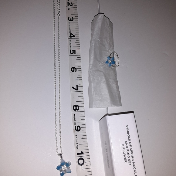 Avon Ring Size 8 and Necklace 10" Symbols of Spring Necklace & Ring Set - Picture 5 of 5